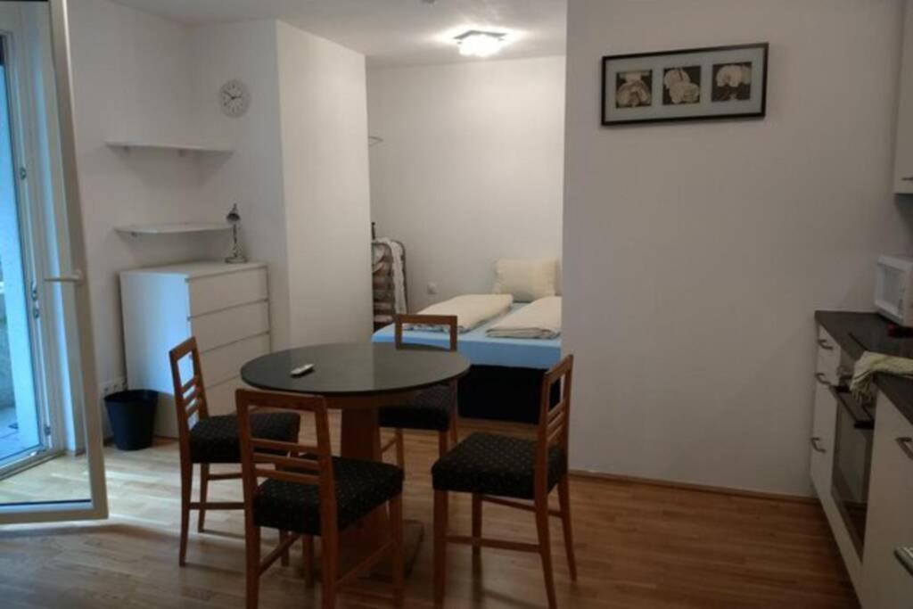 Mitte In Der Mitte Apartment Vienna Luaran gambar